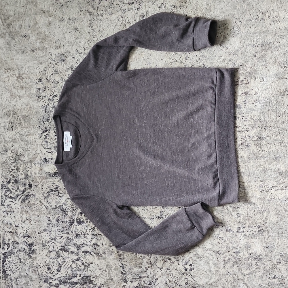 Mizzen + Main sweater. Medium trim fit.  Grey.